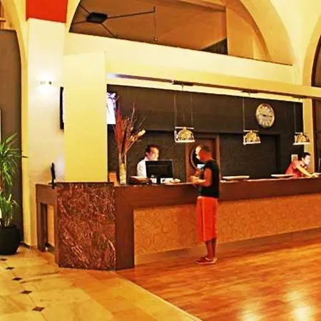 Otel Club Maxima Kuşadası